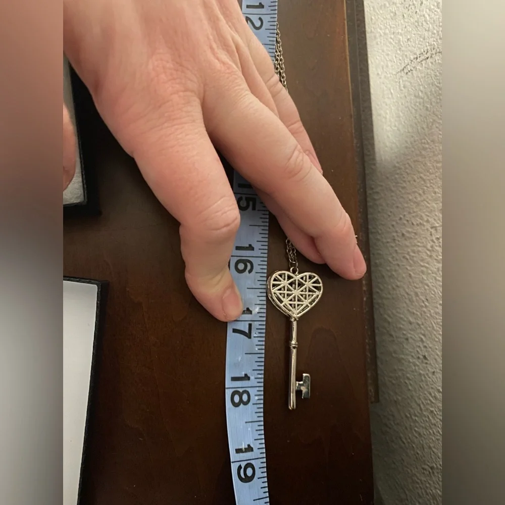 H&M Silver Heart Key Pendant Necklace - Picture 4 of 5